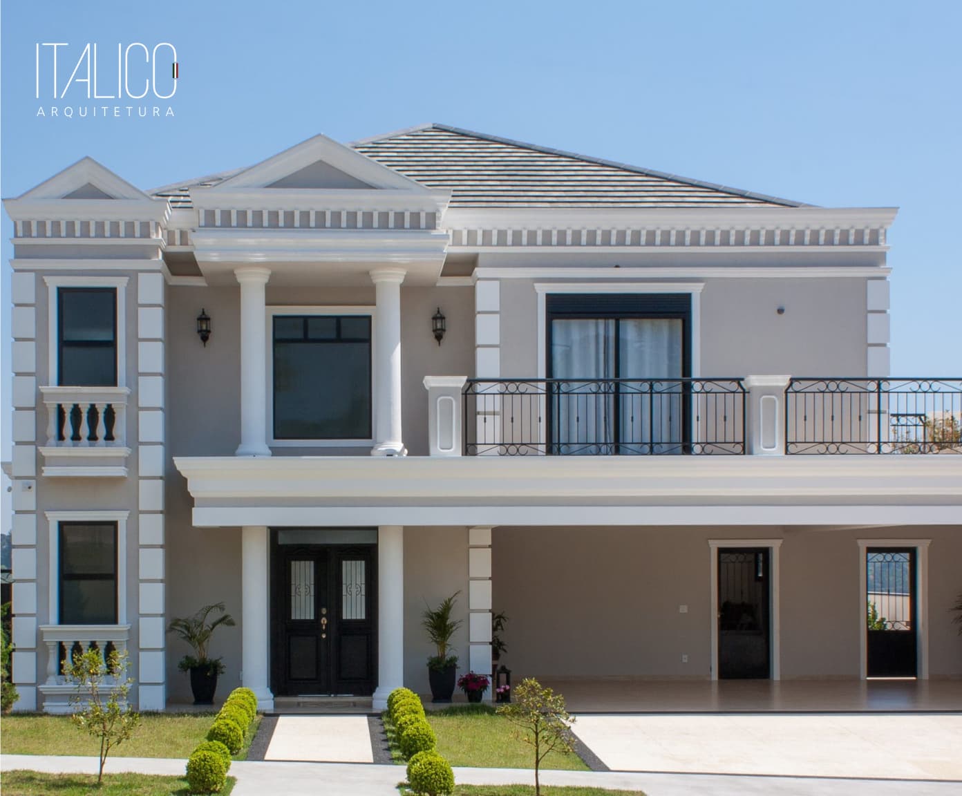 Residência Neoclássica no Mont Blanc Residence em Campinas